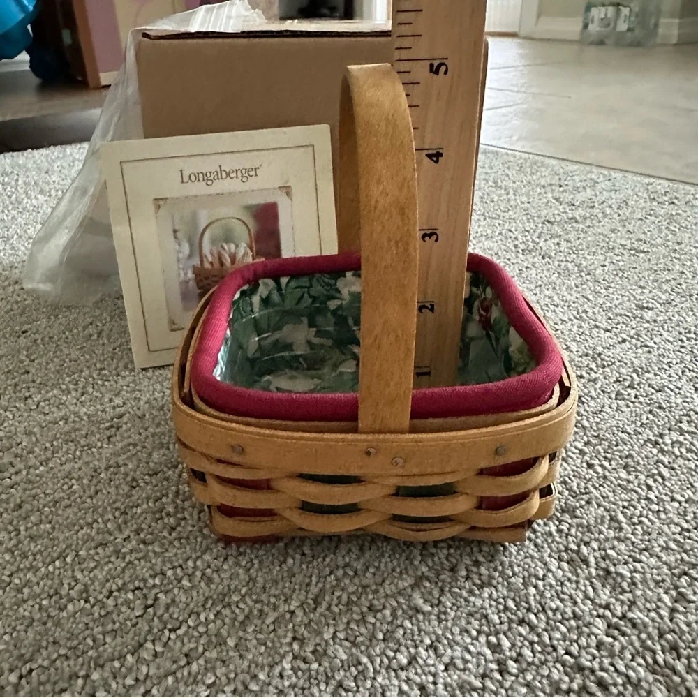 Longaberger 2003 Holiday Helper Basket‎